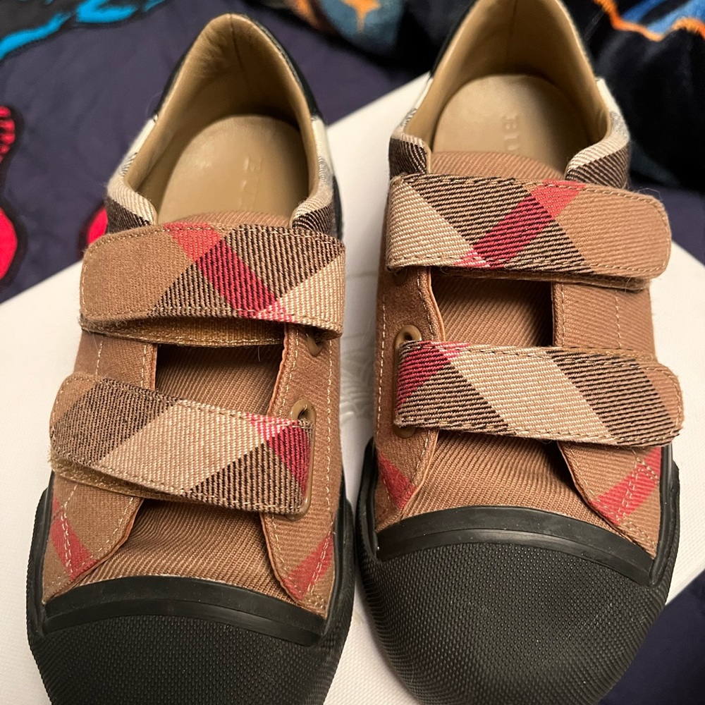 Burberry sneakers